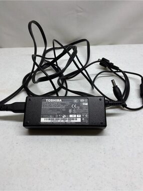 Toshiba Laptop Charger - Black